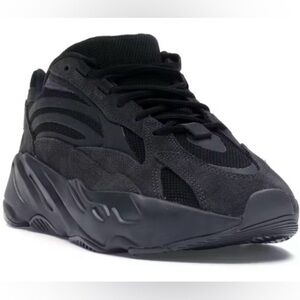 adidas Yeezy Boost 700 V2
Vanta
Sz 6 men
NWT